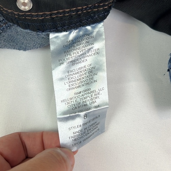 Democracy Women’s 8 Ab Technology Slimming Panels
Stretchy Skinny Leg Jean - Picture 5 of 9